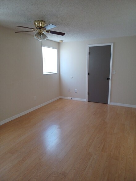 Building Photo - 1715 9th St W