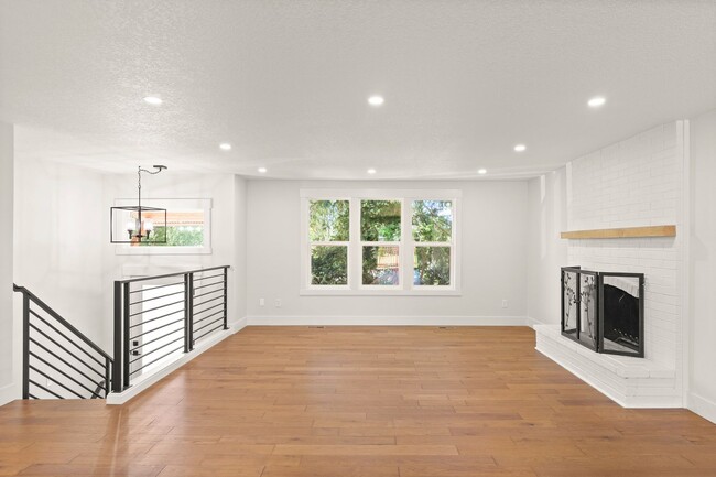 Building Photo - Beautifully Updated Home with Spacious Backyard