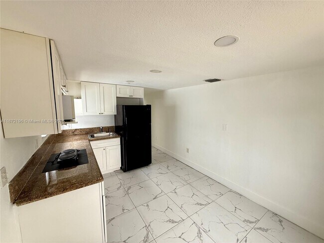 Building Photo - 3331 NW 18th Terrace