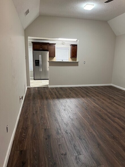 Building Photo - 3705 W Pioneer Pkwy