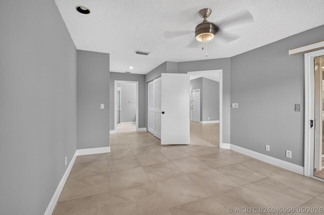Building Photo - 9220A Vineland Ct