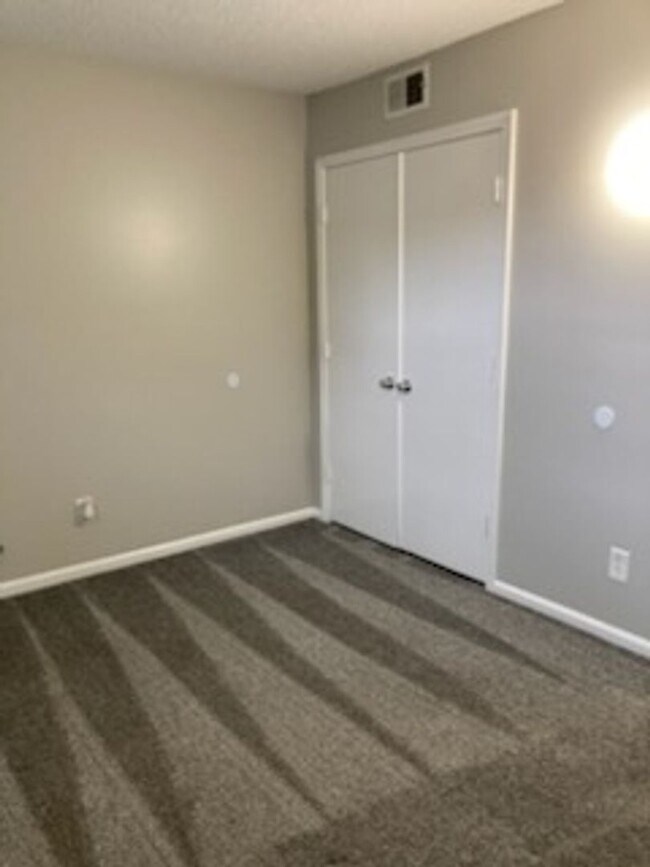 Building Photo - SW 1 bedroom 1 bath apartment for rent
