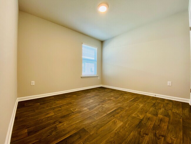 Building Photo - 23135 Shadowridge Dr