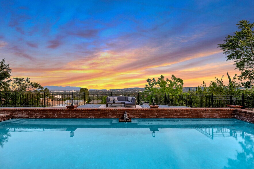 Building Photo - 5952 Woodland View Dr