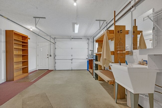 Building Photo - 7506 Sleepy Hollow Rd