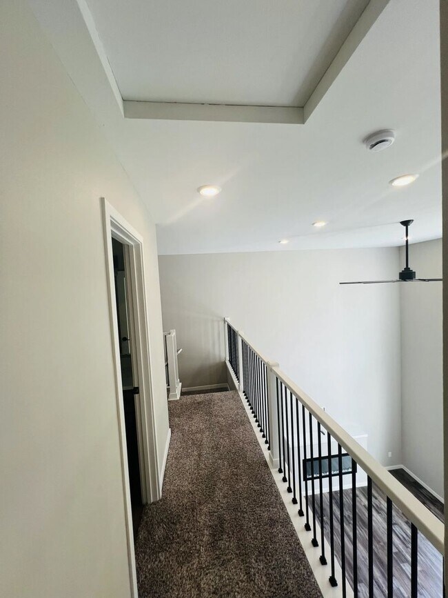 Building Photo - 1105 Ivy Ln