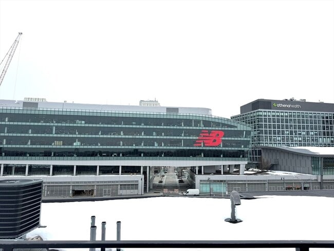 Building Photo - 100 Lincoln St