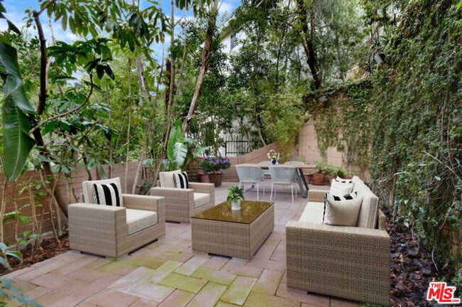 Building Photo - 10045 Reevesbury Dr