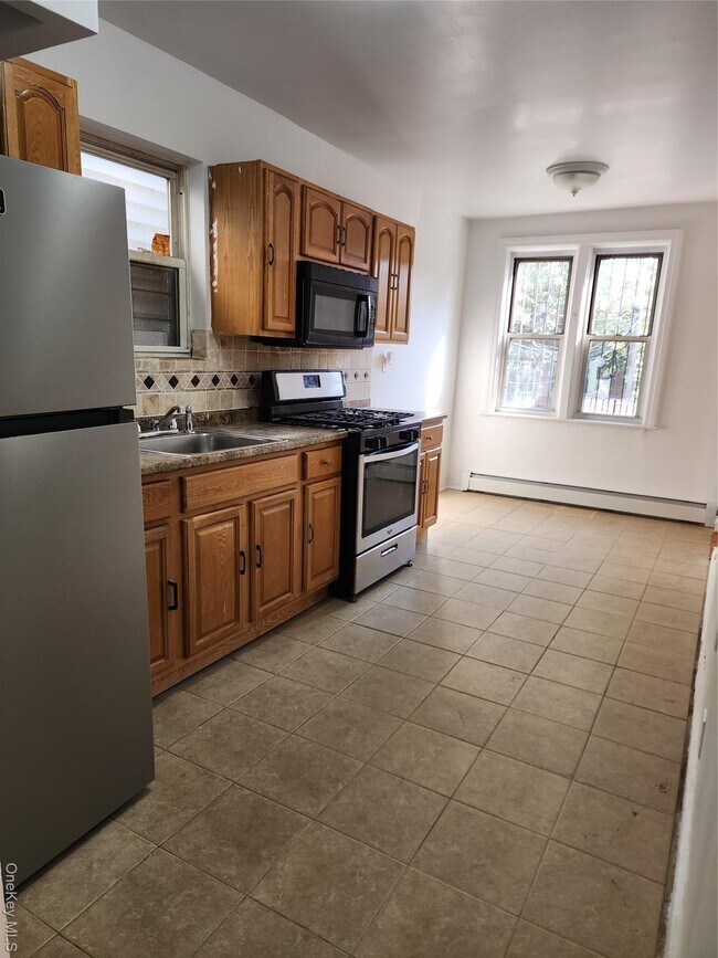 Building Photo - 1609 Colden Ave