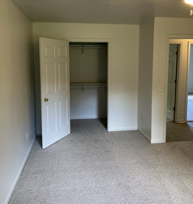 Building Photo - 3 Bedroom Home for rent in Newton, IA