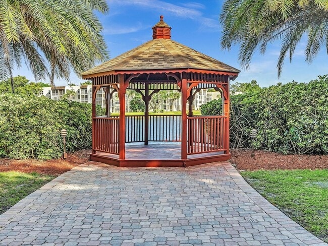 Building Photo - 9470 Poinciana Pl
