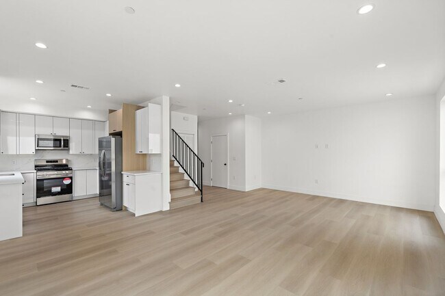 Building Photo - 10742 Hortense St