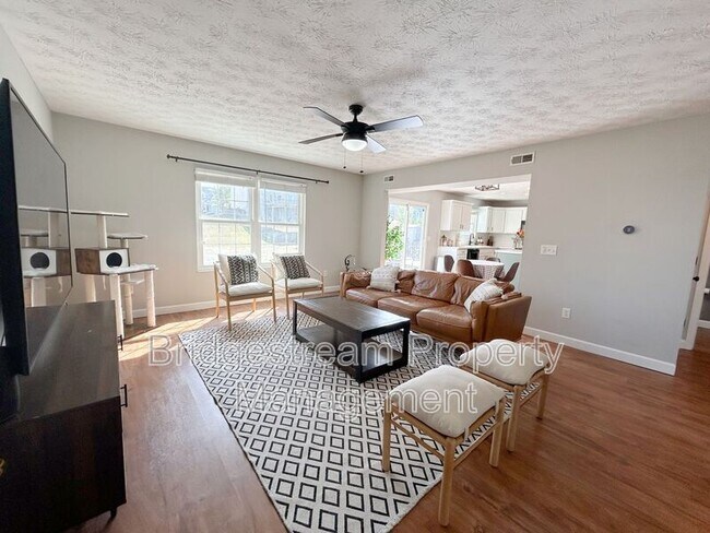 Building Photo - 282 Hess Ct