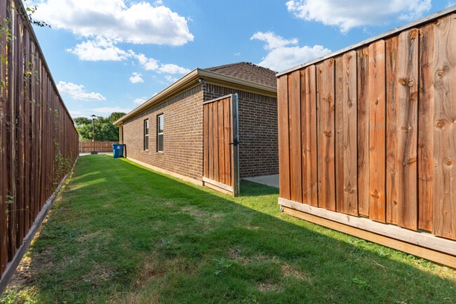 Building Photo - 301 Panther Way