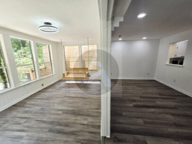 Building Photo - 1041 Kennesborough Rd NW