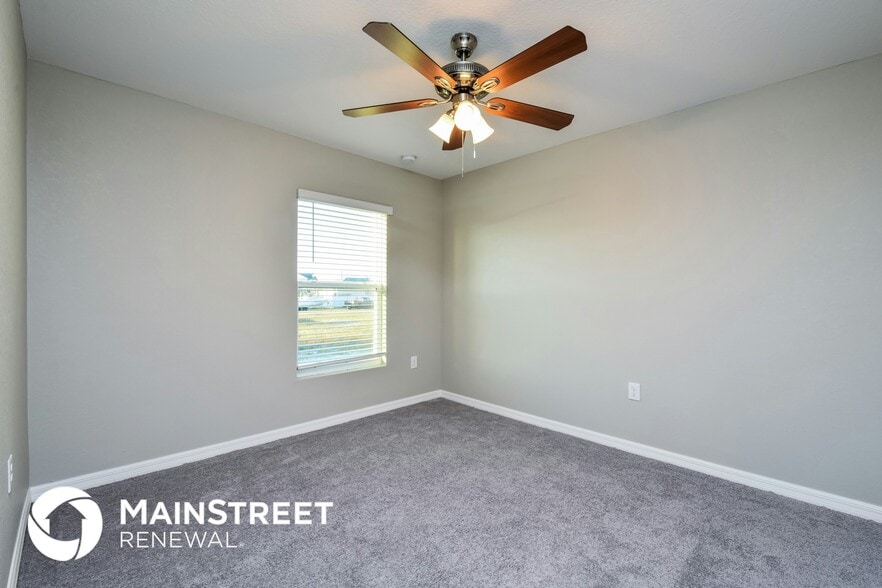 Building Photo - 1305 NE 34th Ln
