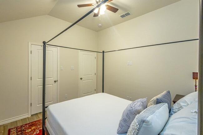 Building Photo - 514 Prado Dr