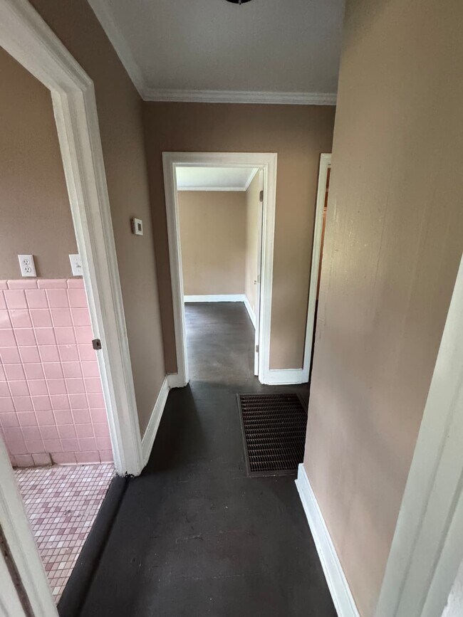 Building Photo - 1220 Sylvian Dr