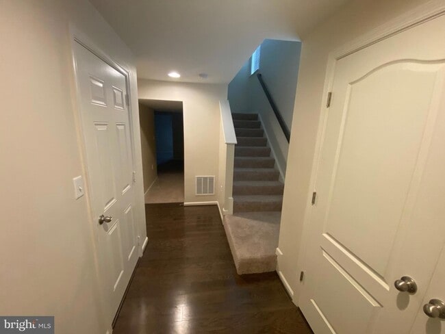 Building Photo - 37 Cecily Way