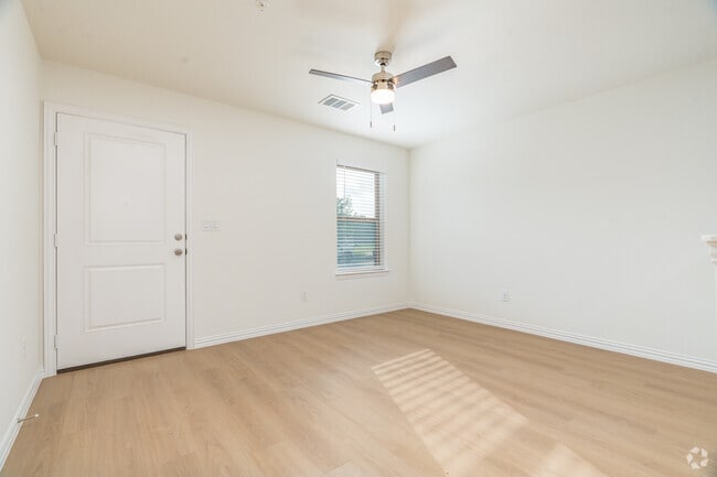 3BR, 2BA - 1,100SF - Living Room - 3009 Grey Wolf Cir