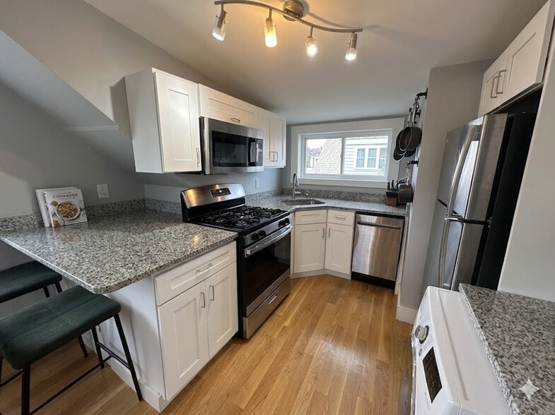 Building Photo - 287 Beacon St