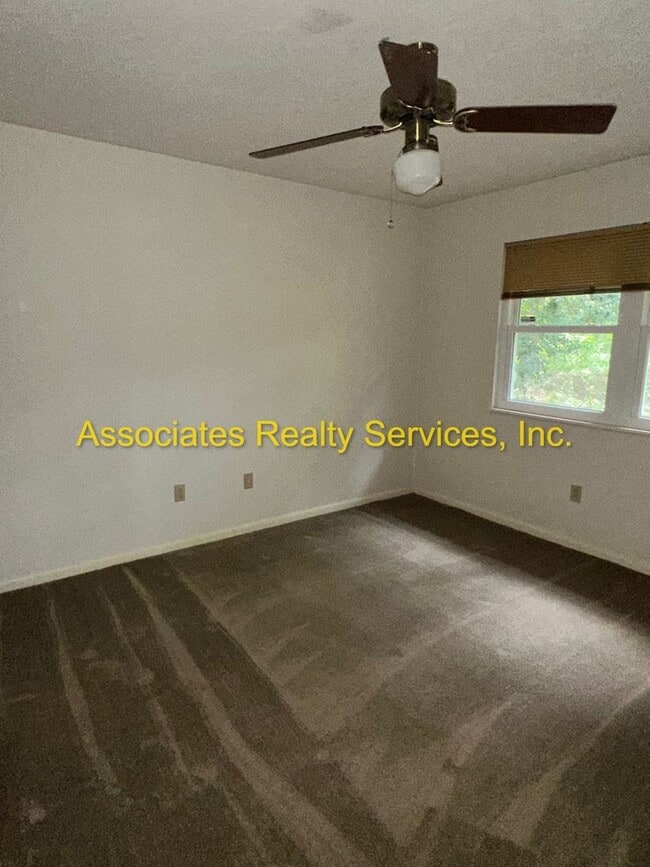 Building Photo - Westchester Manor 3br/ 2ba wonderful SW location!