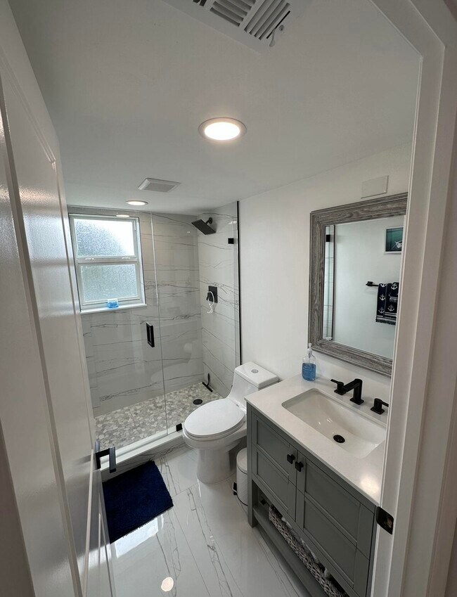 Building Photo - 14773 Cumberland Dr