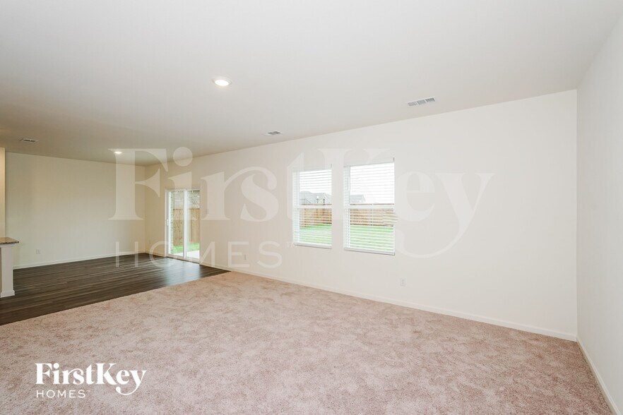 Building Photo - 1804 Sandlin Dr