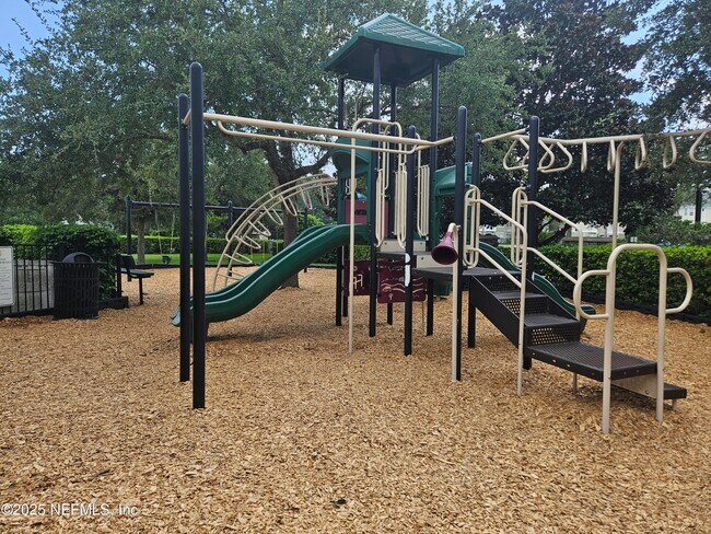 Building Photo - 8252 Hedgewood Dr