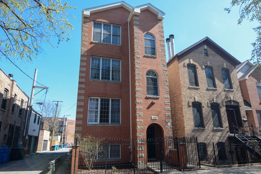Building Photo - 1332 N Wolcott Ave