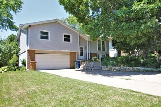 Building Photo - Coming Soon! 3 Bedroom / 2 Bath In Bellevu...