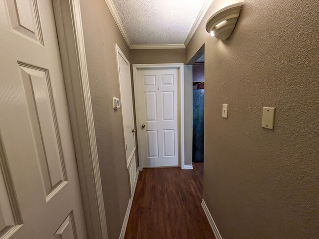 Building Photo - 2430 Granger Dr