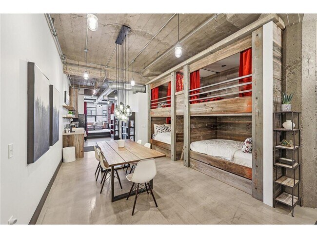 Building Photo - 718 N Washington Ave