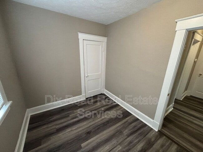 Building Photo - 536 Orient Ave
