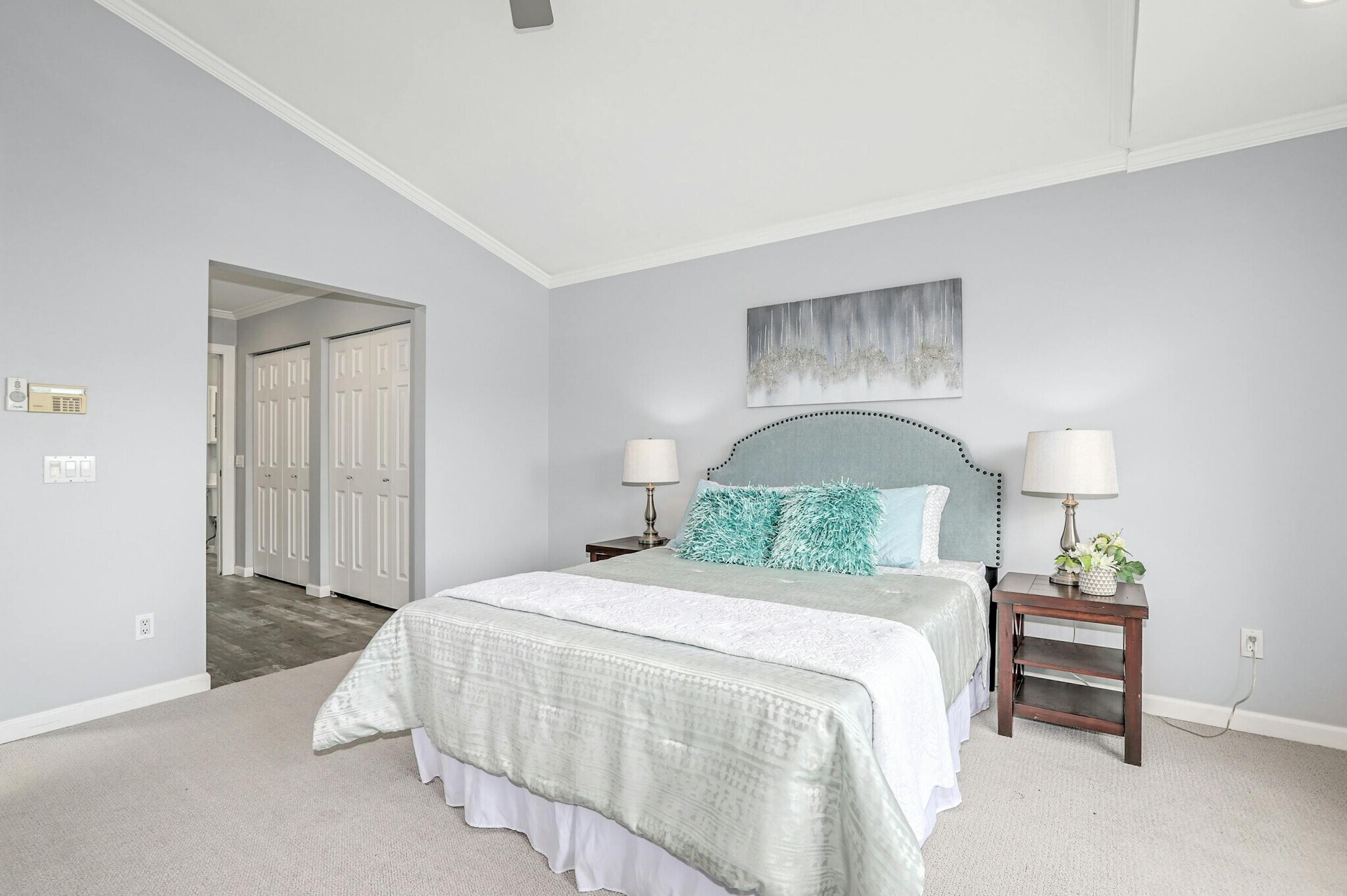 Building Photo - 2111 6th Ave W