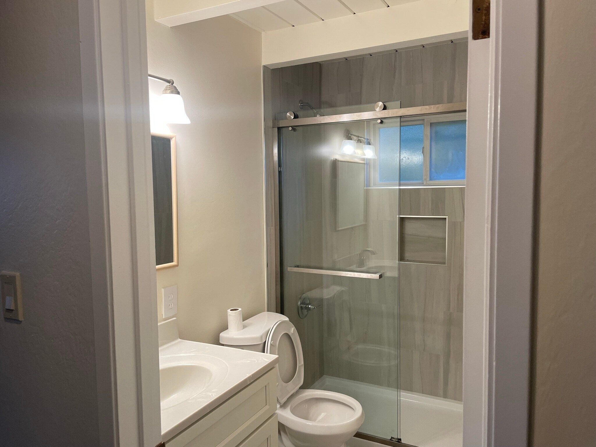 Building Photo - 830 Lexington Ave