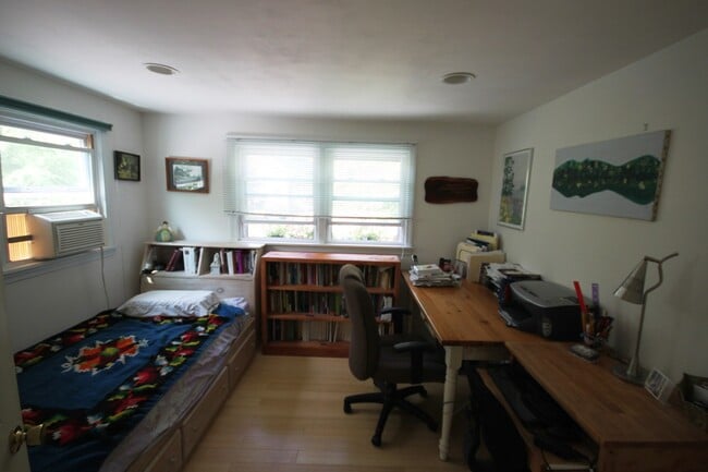 Building Photo - 3bd/2ba Waterfront House for Rent in Freep...