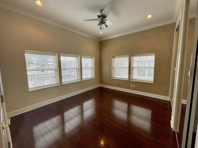 Building Photo - 3 Bed 2.5 Bath Townhouse in A+ location!