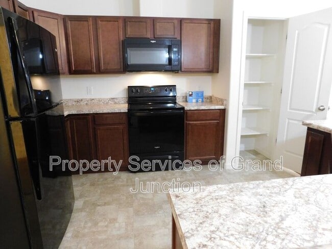 Building Photo - 621 Zenith Ln