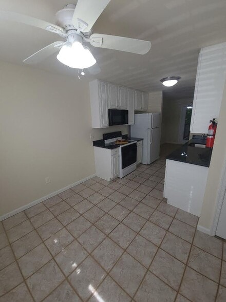 Building Photo - 499 Upland St