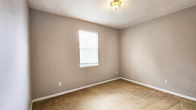 Building Photo - 12761 Bideford Ave