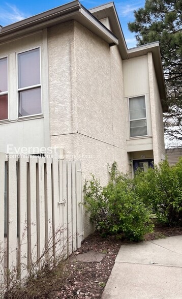 Building Photo - 3330 Templeton Gap Rd