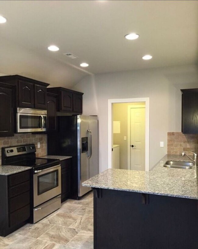Building Photo - BEAUTIFUL HOME IN GREAT LOCATION!