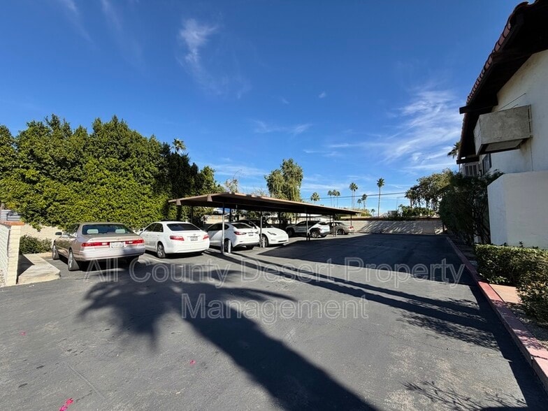 Building Photo - 550 El Cielo Rd