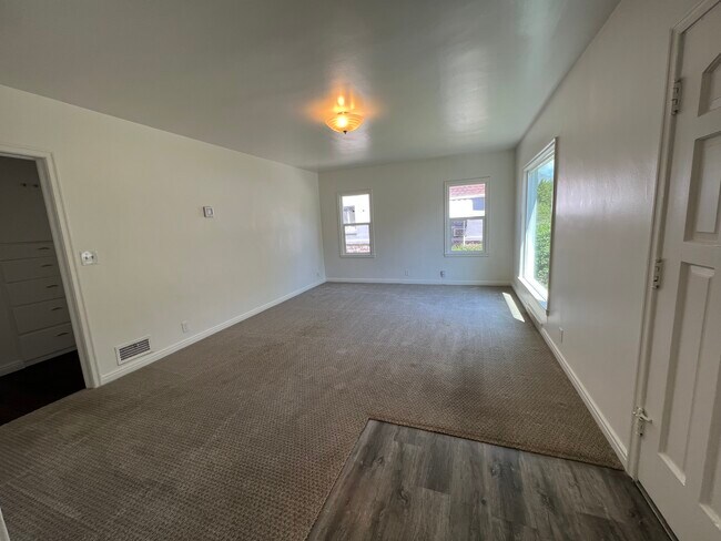 Livingroom - 257 N 500 E