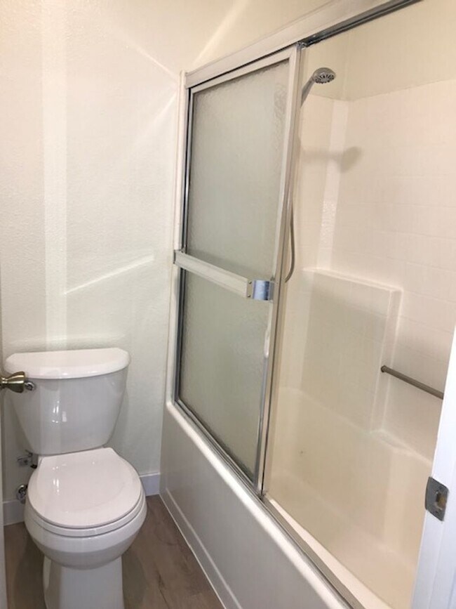 Building Photo - Cute and Cozy 2Br/2Ba Dual Master Condo in Terra Vista II