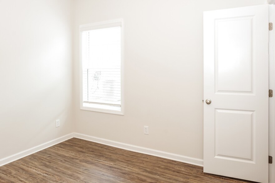 Building Photo - 12877 Tallulah Dr
