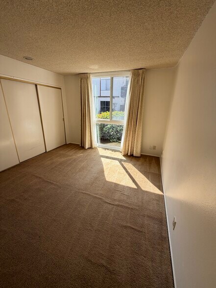 Building Photo - 5650 Sumner Way