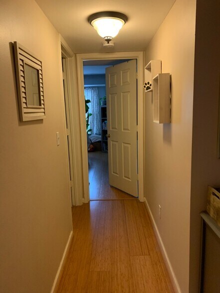 Building Photo - 257 Hillsboro Pl