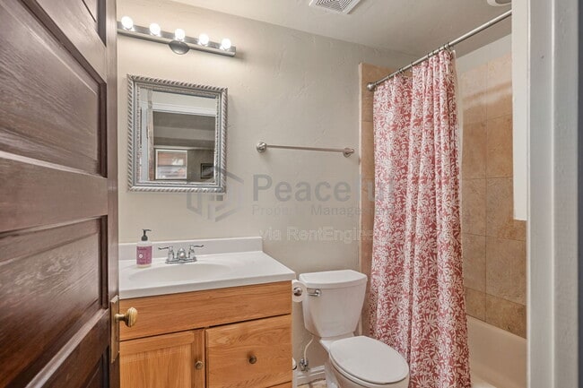 Building Photo - 322 E 6th Ave